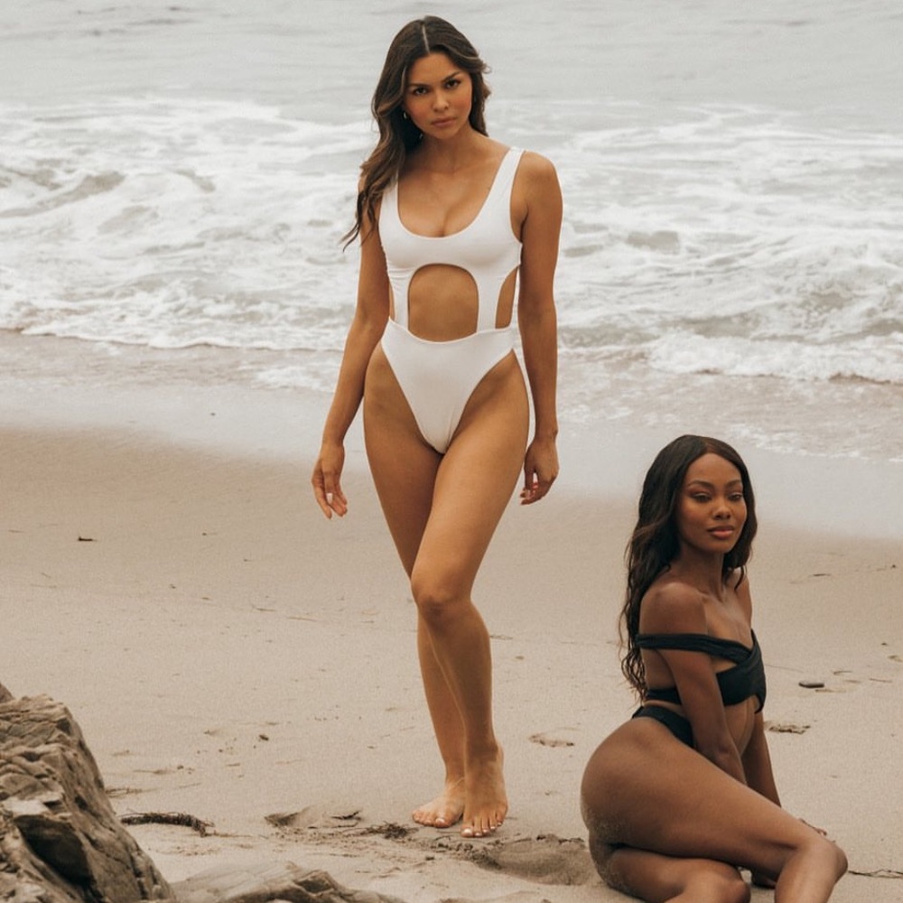 NWT SXA White Cutout One Piece Swimsuit Size Small Triple Lined Luxury Swimwear